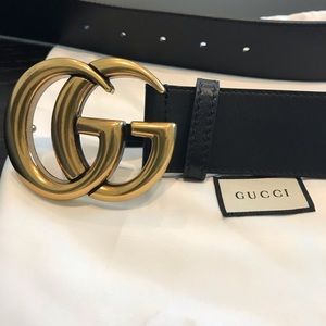 Authentic Gucci Black leather Double G buckle